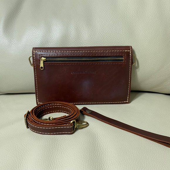 Portland Leather Goods Convertible Envelope Crossbody Bag - Picture 2 of 12